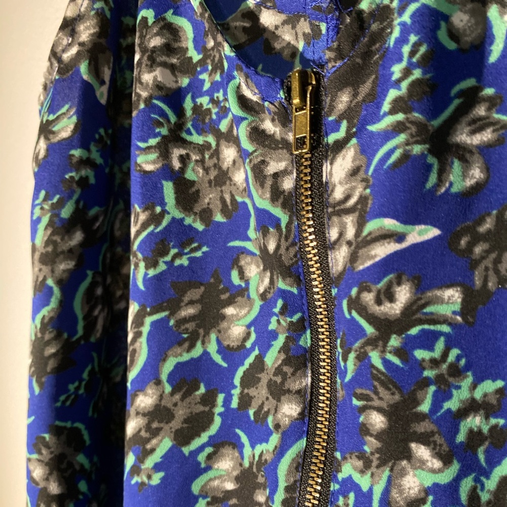 Blue Top - Picture 2 of 3